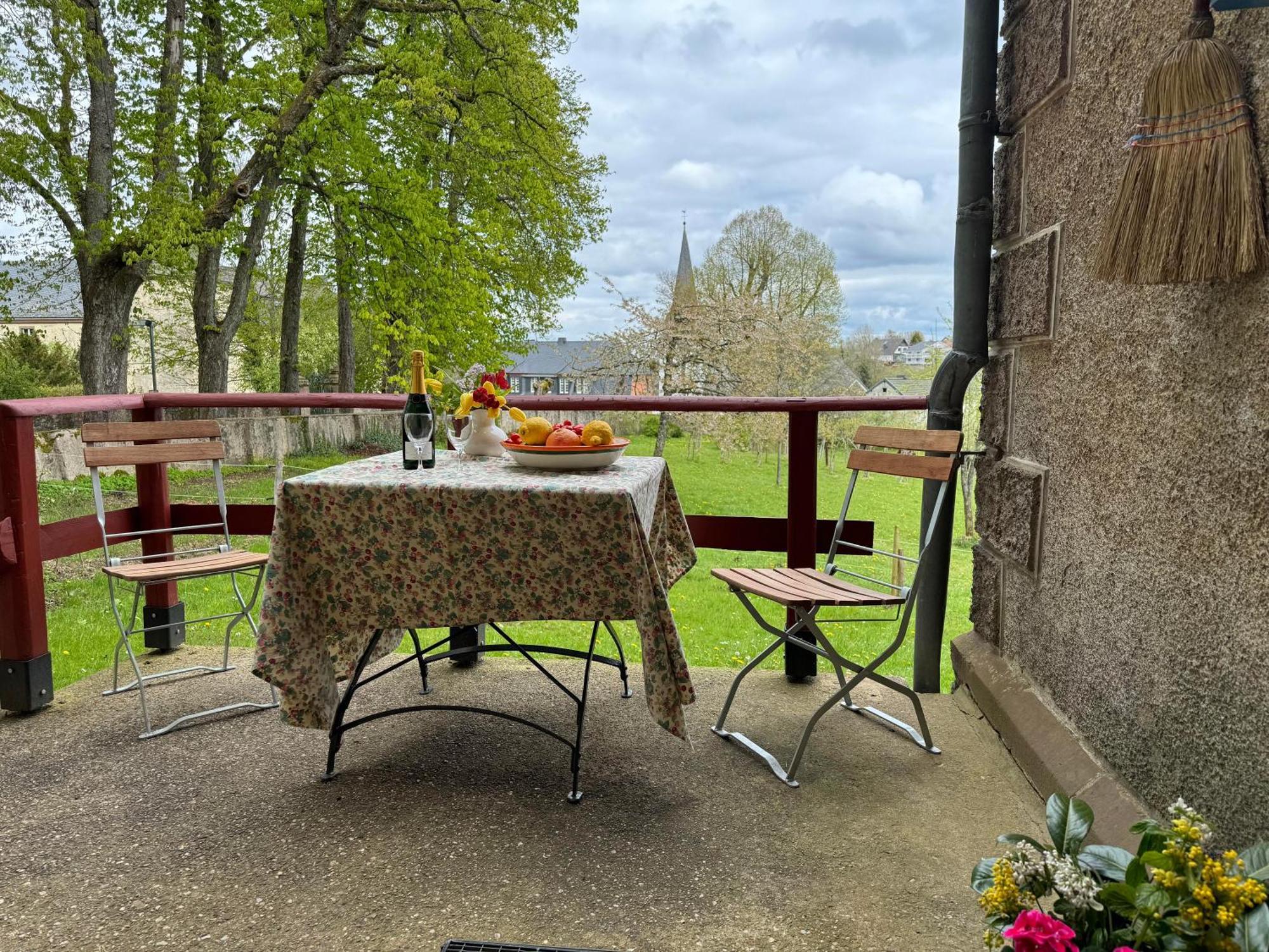L' Extravagante Im Garten Von Schloss Schmidtheim ภายนอก รูปภาพ